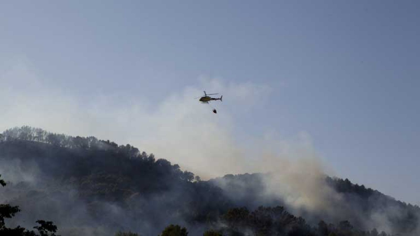 Continúa incontrolado el fuego en Andratx