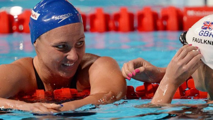 Telediario 1 - Melani Costa le roba el protagonismo a Mireia Belmonte