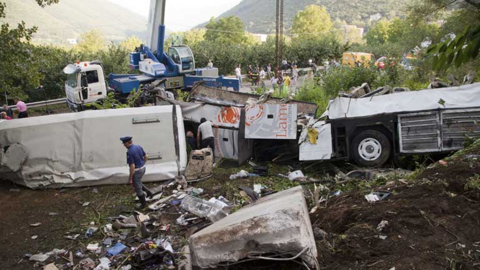 Telediario 1: Accidente de autobús en Italia | RTVE Play