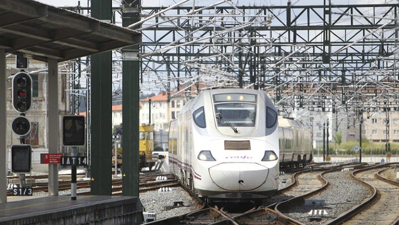 Radio 5 Información - Primer Alvia con destino Ferrol tras el accidente de Santiago - Ver ahora