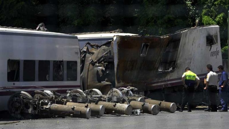 Los peritos judiciales continúan analizando los restos de los vagones del Alvia