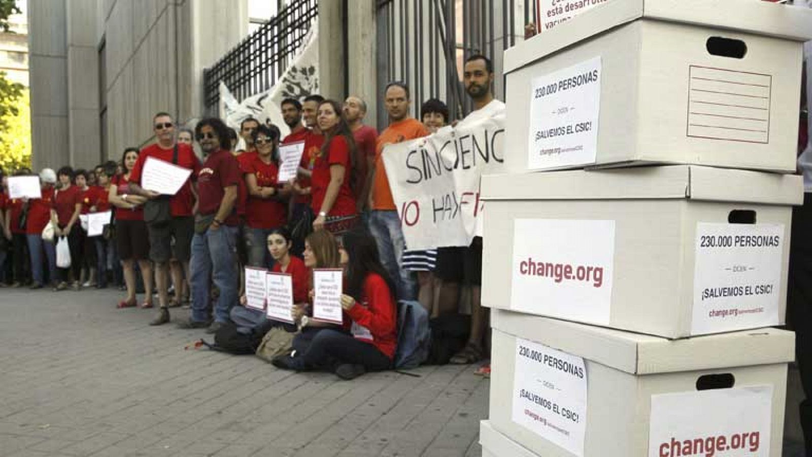 Científicos del CSIC presenta 230.000 firmas pidiendo ayuda a la Secretaría de Estado de I+D+I