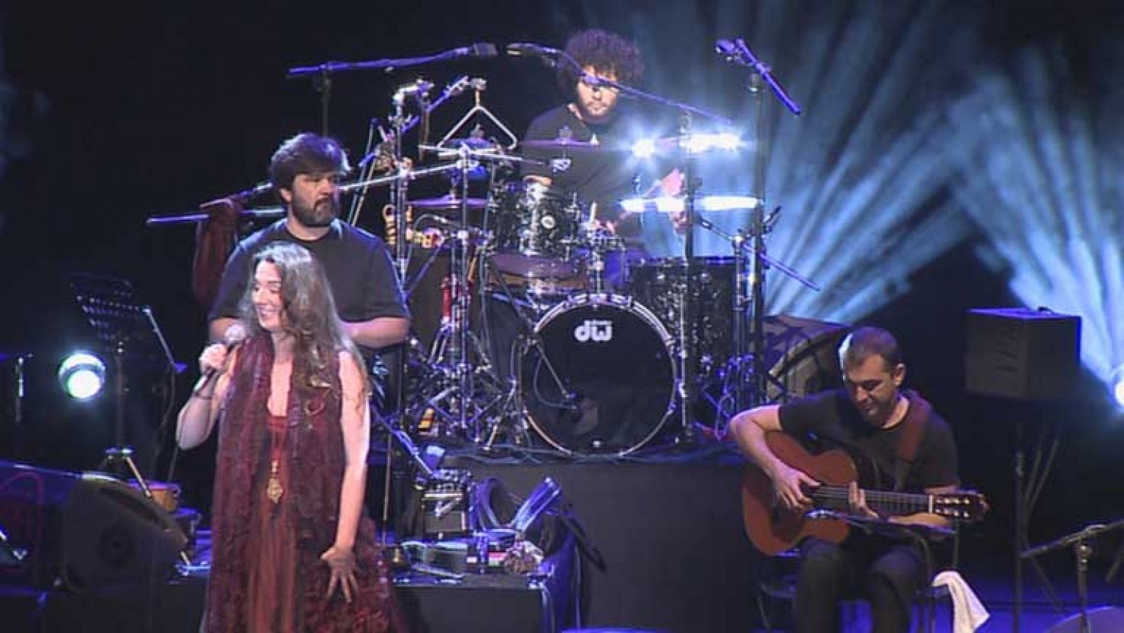 Dulce Pontes presenta su primer trabajo en español