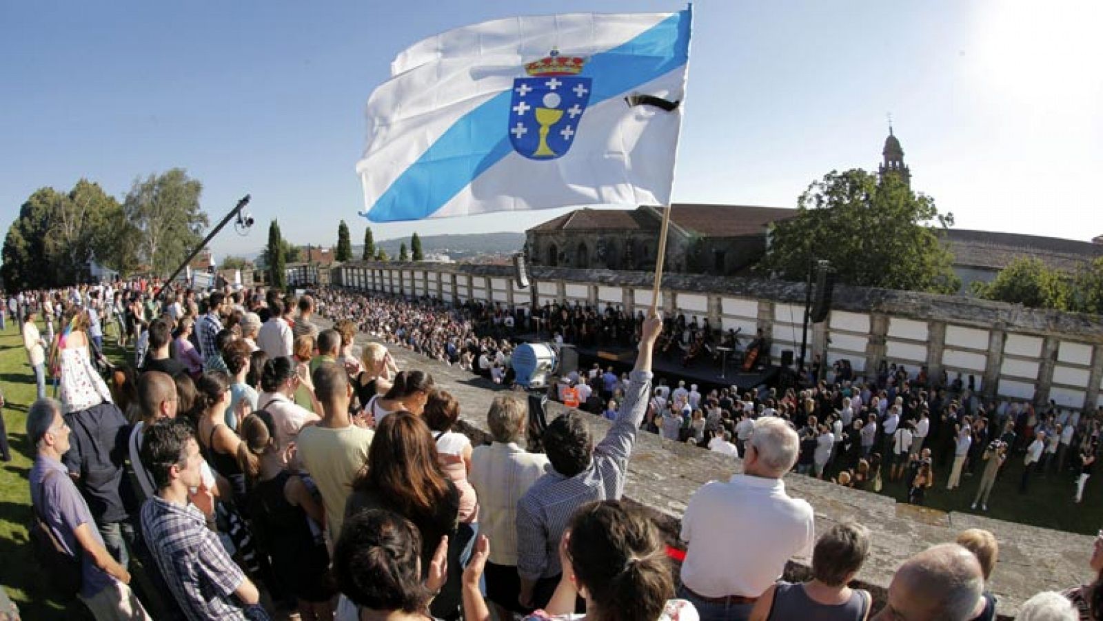  El cementerio compostelano de Bonaval acoge un homenaje en recuerdo a las víctimas del tren