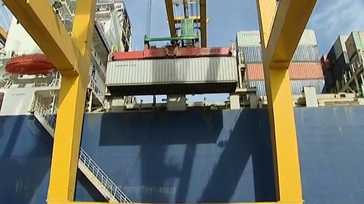 Telediario 1 - La balanza comercial registró un superávit en mayo de 704 millones de euros