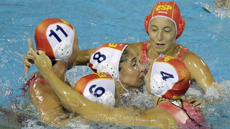 La selección española femenina de waterpolo, entrenada por Miki Oca, ha vuelto a hacer historia y se ha clasificado para la final del Mundial después de derrotar a Hungría por 13-12 y se jugará la gloria del oro ante Australia el próximo viernes.