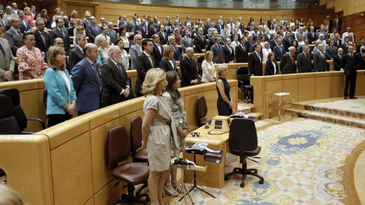  - Un minuto de silencio en el Senado