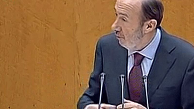 Rubalcaba pide a Rajoy "que se marche" porque "está haciendo daño a España" 