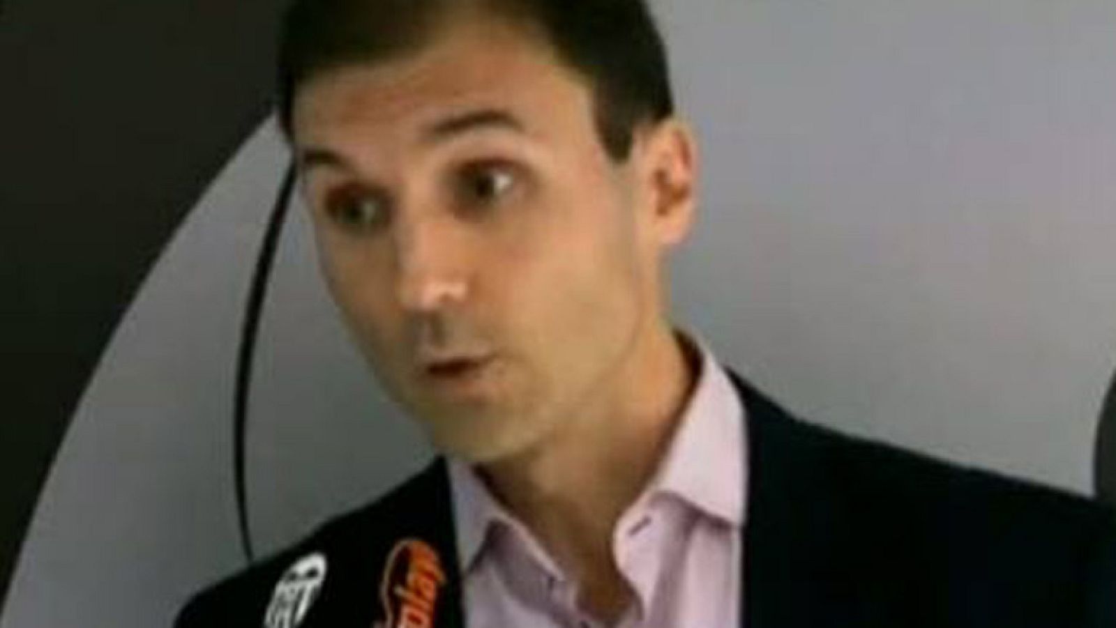 El director general del Valencia, Luis Cervera, ha asegurado que Amadeo Salvo "ha defendido los intereses del club" y que las críticas de Soldado "vienen porque ni el jugador ni sus agentes han conseguido lo que han querido".