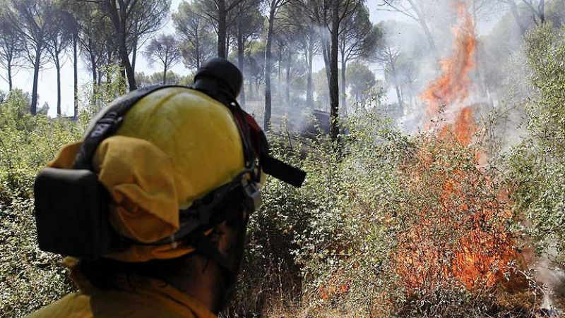 Noche de tensión entre los vecinos cercanos al fuego de Cebreros