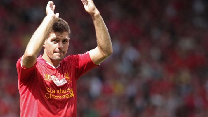 Anfield homenajea a Steven Gerrard