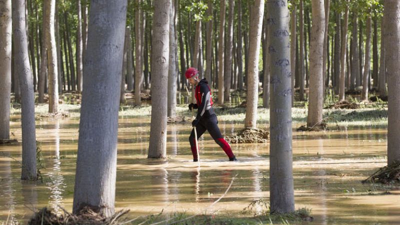 El caudal del río baja en Teruel y permite a los equipos de rescate acceder a las zonas anegadas