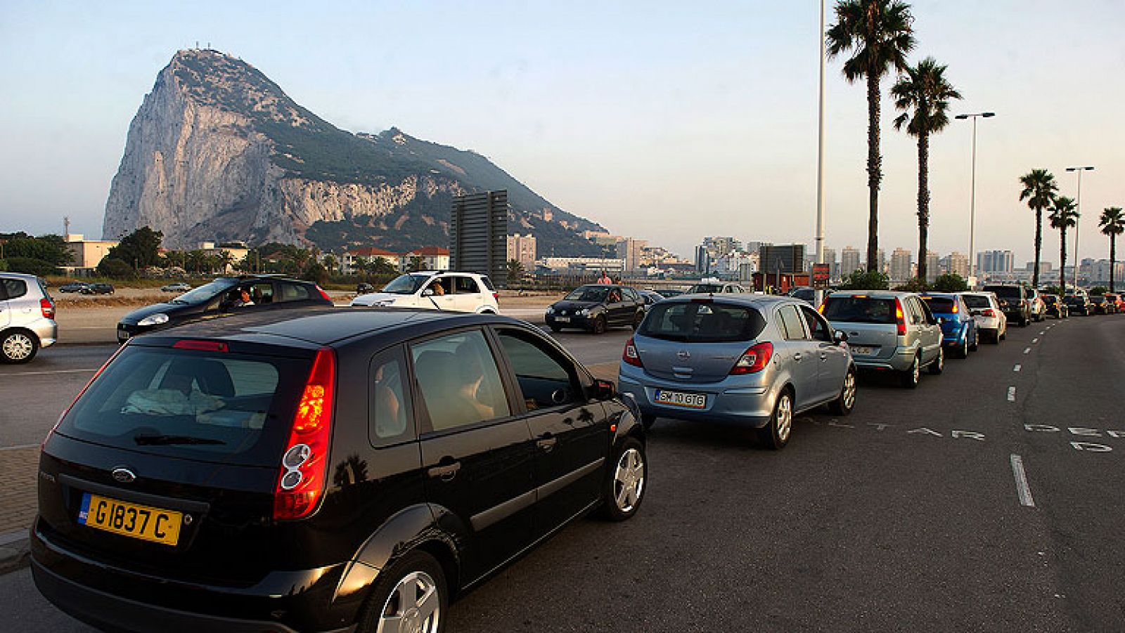 La noche en 24h: La Mesa de Gibraltar ha pedido el cese de cualquier medida de presión, tanto por parte del Gobierno de España como por el de Gibraltar  "que afecte a los ciudadanos" y ha planteado la necesidad de poner en marcha una mesa de diálogo . | RTVE Play