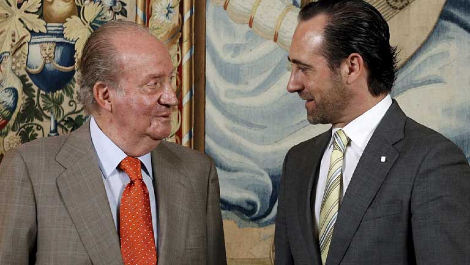 El rey está ya en Palma de Mallorca y ha recibido a las autoridades de la isla