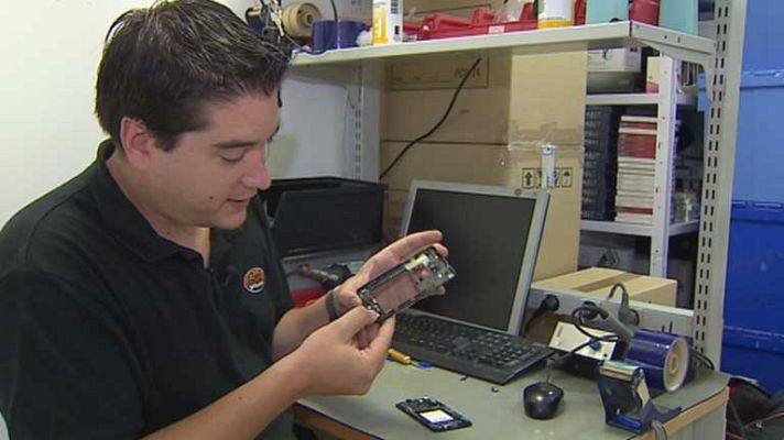 Telediario 1 - Aumentan las averias de móviles