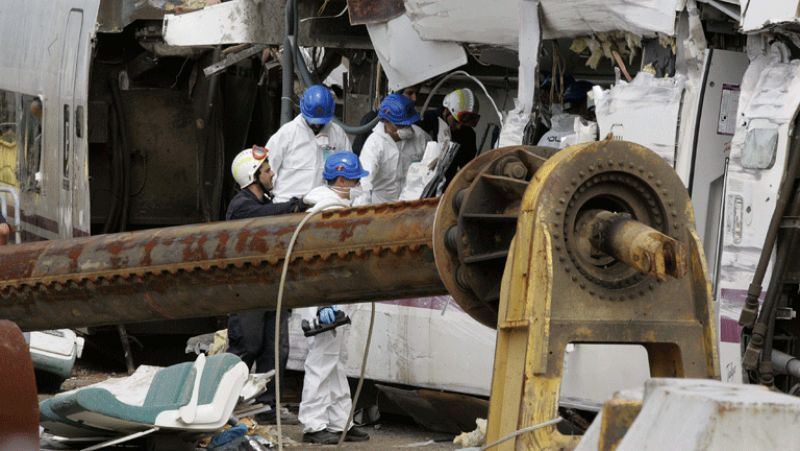 El maquinista del tren accidentado en Santiago no había tomado alcohol ni drogas 