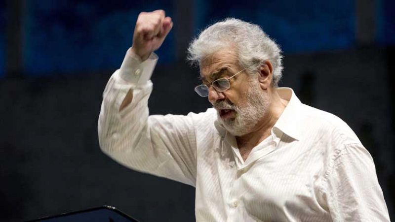Plácido Domingo reaparece en Salzburgo tras recuperarse de una embolia