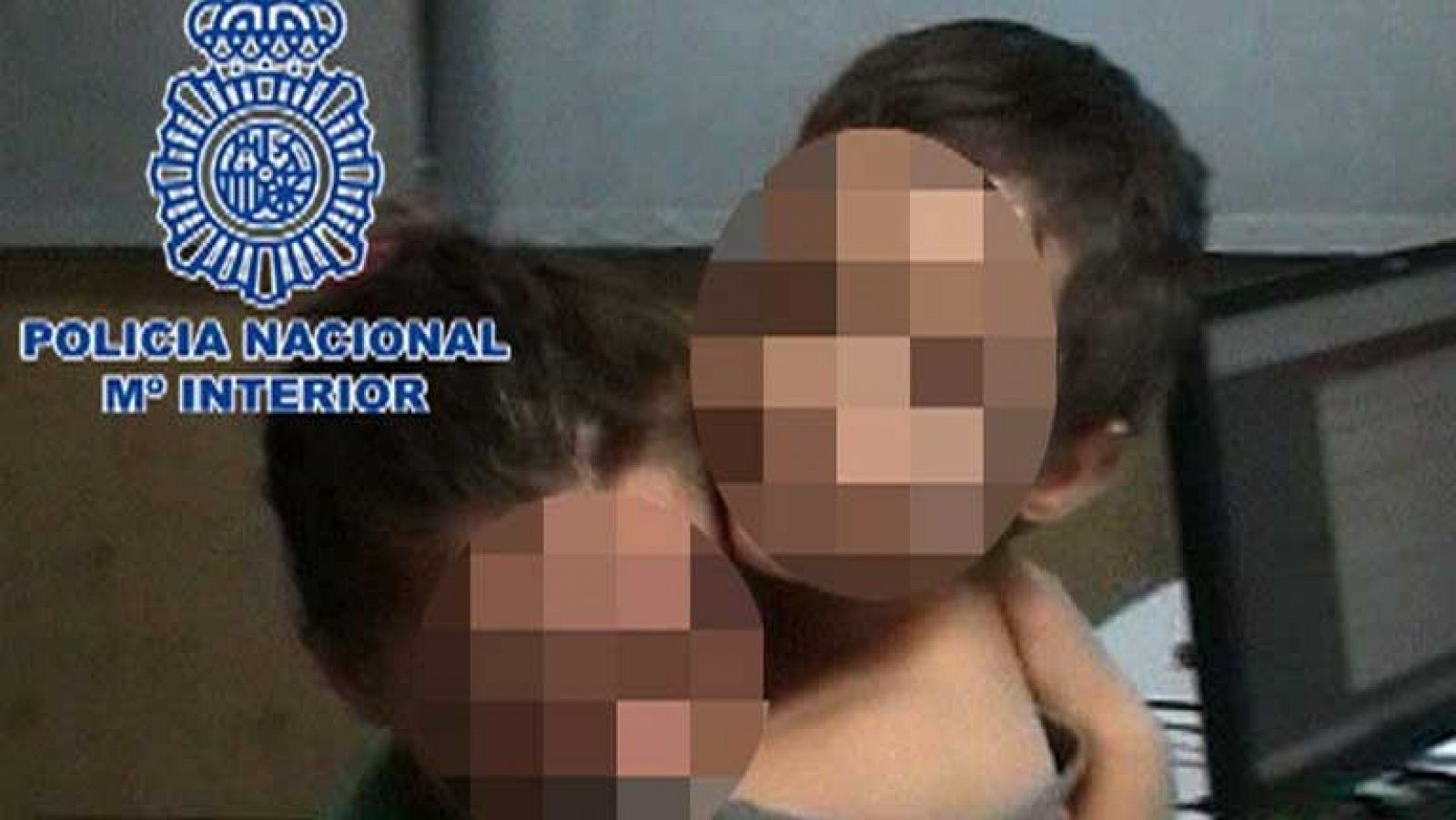 Telediario 1: La policía libera a un niño retenido durante un año por una red de proxenetas en Alzira | RTVE Play