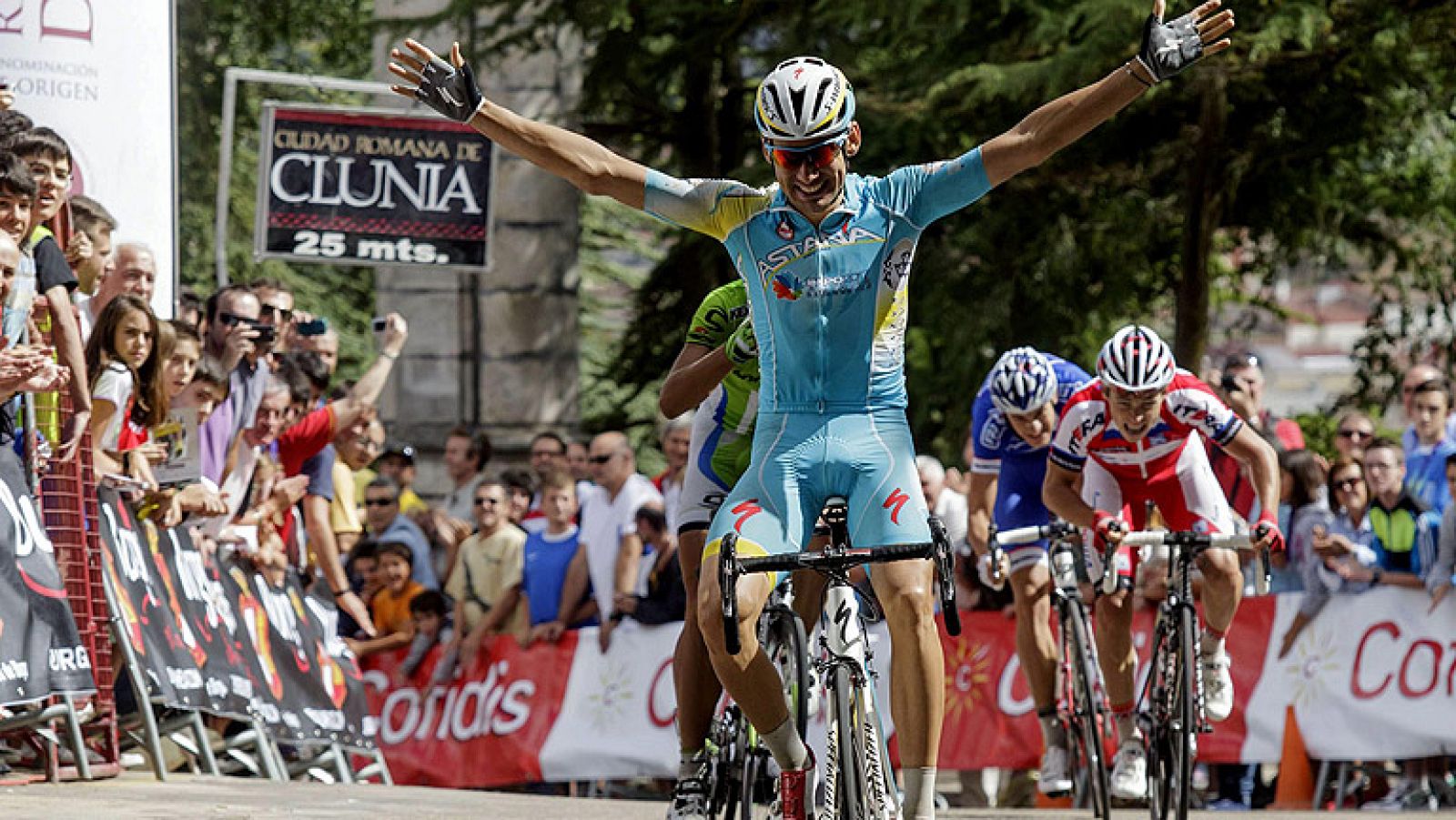 El ciclista italiano Simone Ponzi se ha impuesto en la primera etapa de la Vuelta a Burgos, que ha finalizado en el Alto del Castillo.