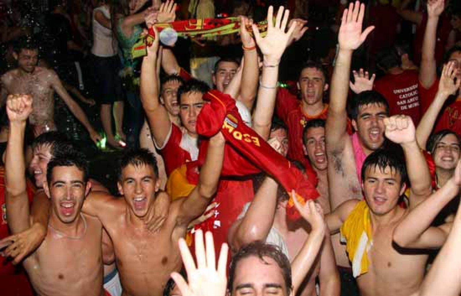 La alegría se desborda en las calles españolas