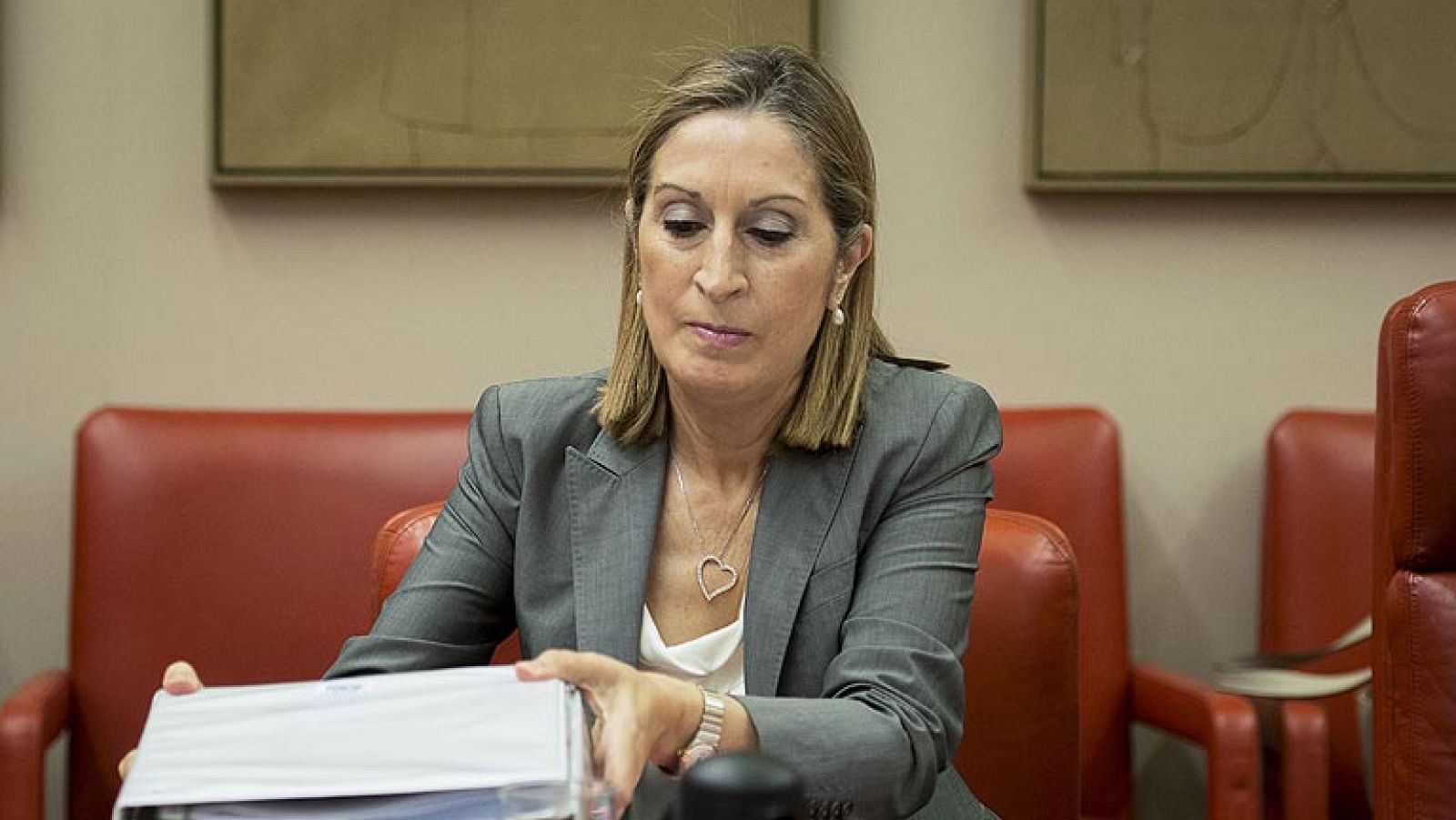 Fomento anuncia 20 medidas para mejorar la seguridad tras el accidente de Santiago