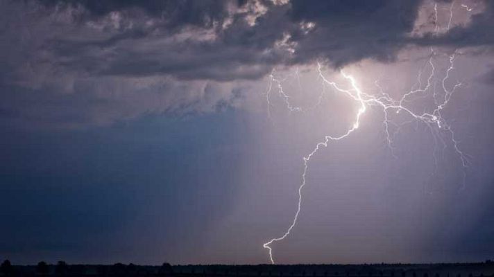 Telediario 1 - Incendios provocados por rayos