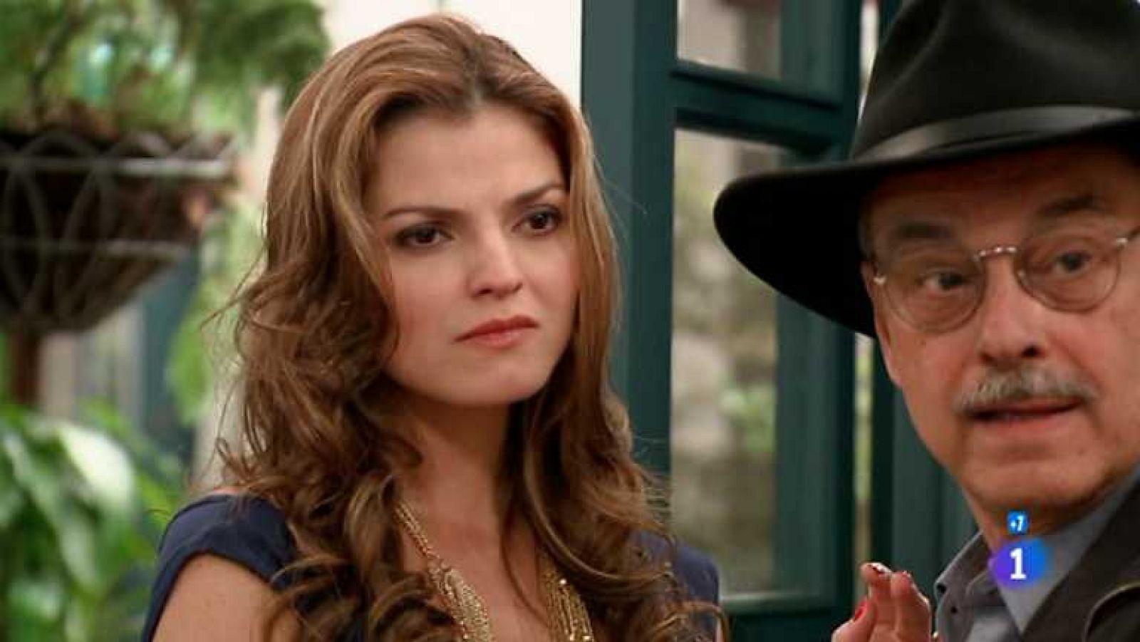 Las Bandidas - Capítulo 44 - Amparo aparece sola, sin Reynaldo - ver ahora