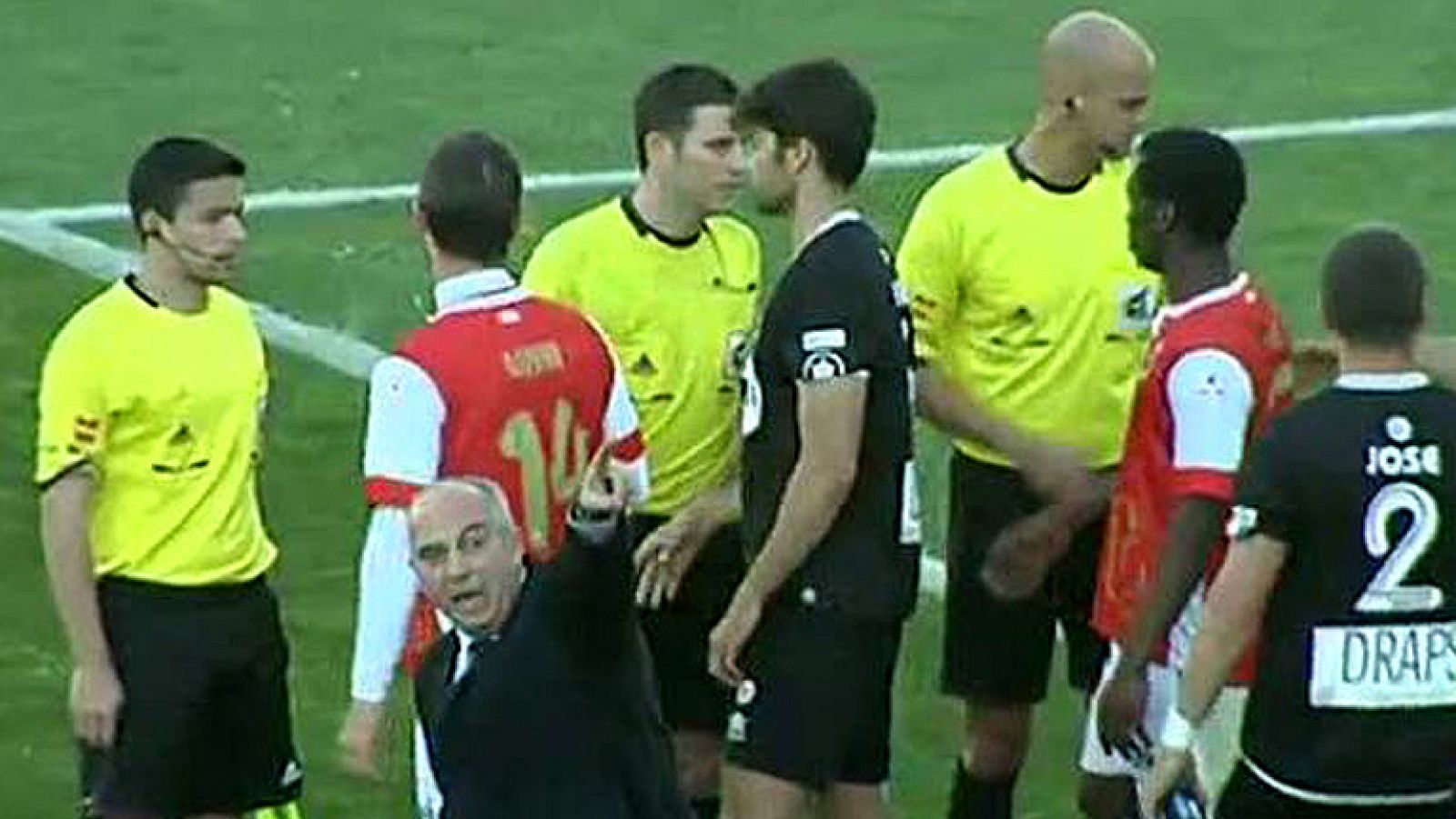 La denuncia por intento de amaño de partido que presentó el Girona por el partido contra el Racing se ha materializado en una grabación en la que Francisco Pernía ofrecería una "contraprestación" por permanecer en Segunda División.