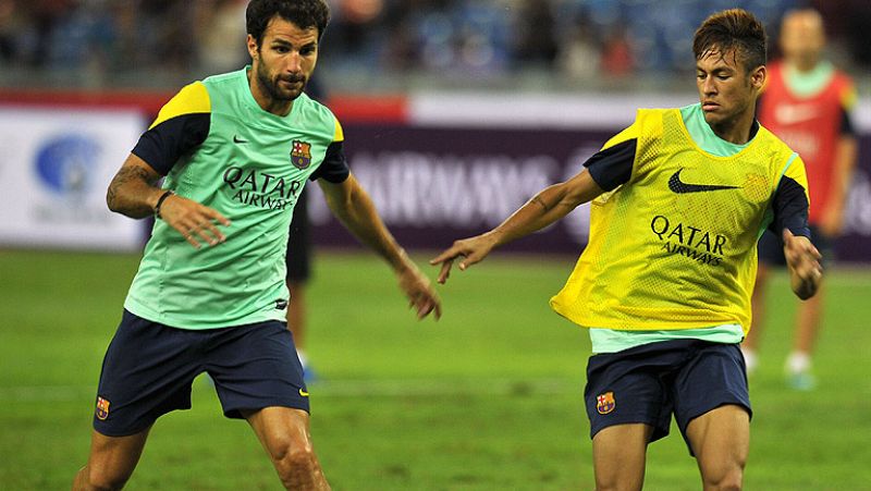 El mal estado del césped del estadio donde el Barça iba a jugar el último amistoso de su gira asiática ha obligado a cambiar de estadio. Pinto será duda para el encuentro por una contusión en la rodilla.