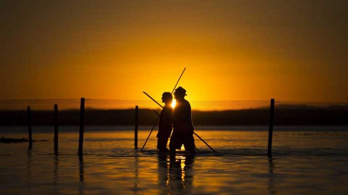 El tiempo - Inicio de semana caluroso con intervalos de nubes y chubascos en la península