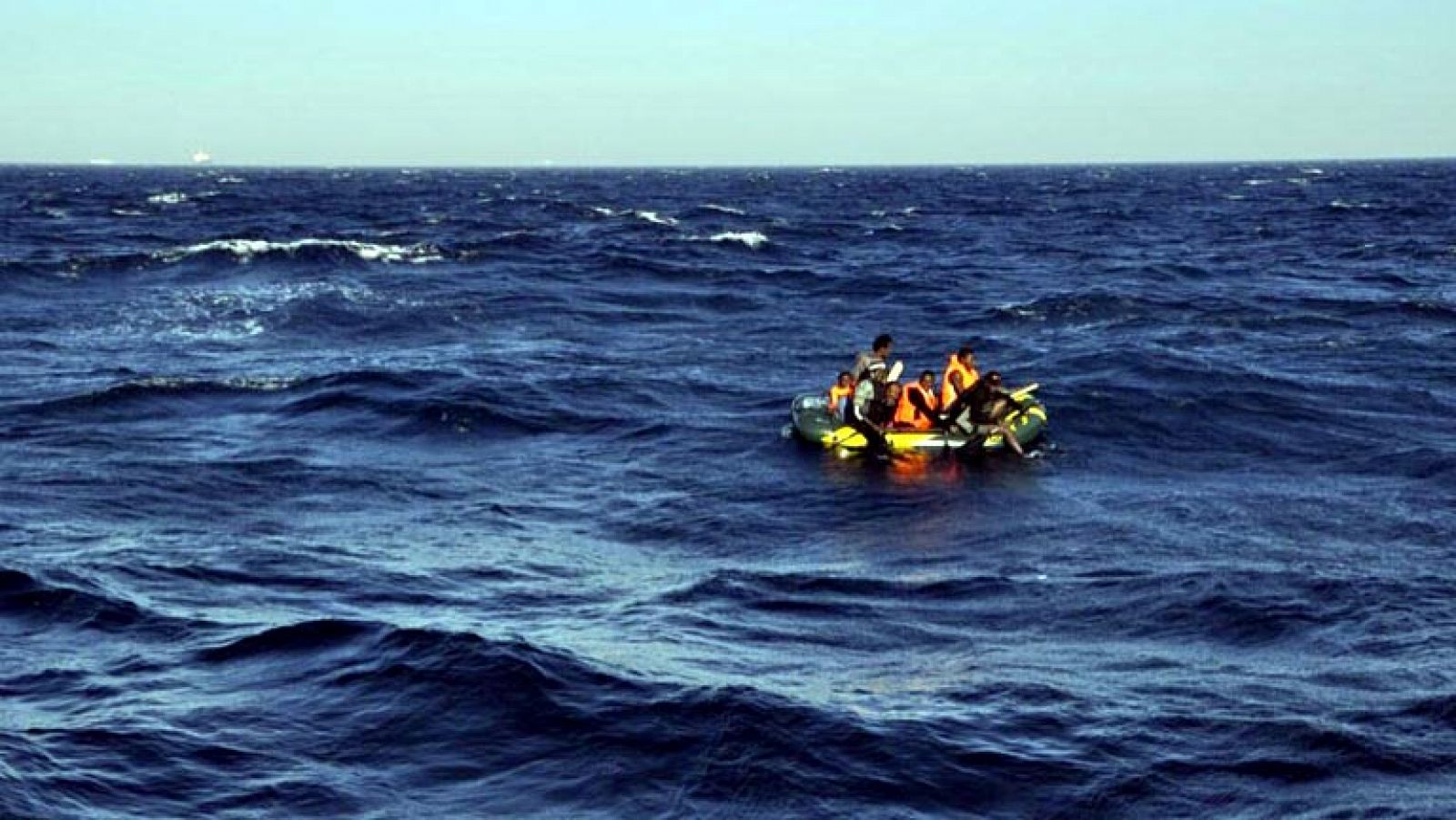 Rescatados 175 inmigrantes subsaharianos en el Estrecho en los últimos tres días - Informativo 24h | Ver