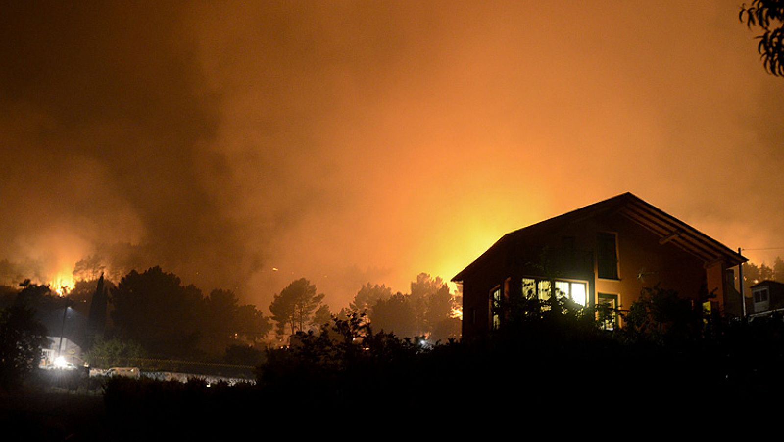 Un incendio entre Lugo y Ourense ha quemado ya unas 300 hectáreas