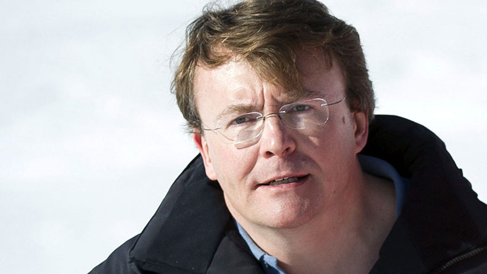 En Holanda, el príncipe Friso de Holanda, hermano del rey Guillermo-Alejandro, ha muerto hoy  tras permanecer más de un año en coma. El príncipe, de 44 años , padre de dos hijas, ha muerto en La Haya