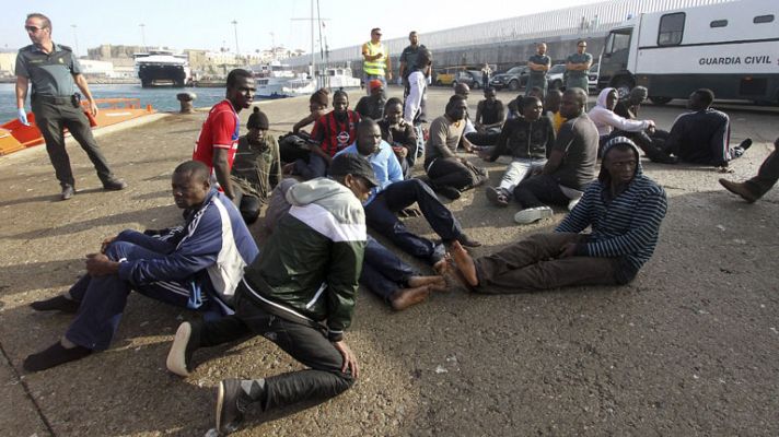 Telediario 1 - Casi 200 inmigrantes rescatados