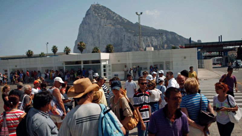 El Reino Unido estudia "acciones legales" por los controles en la frontera con Gibraltar 