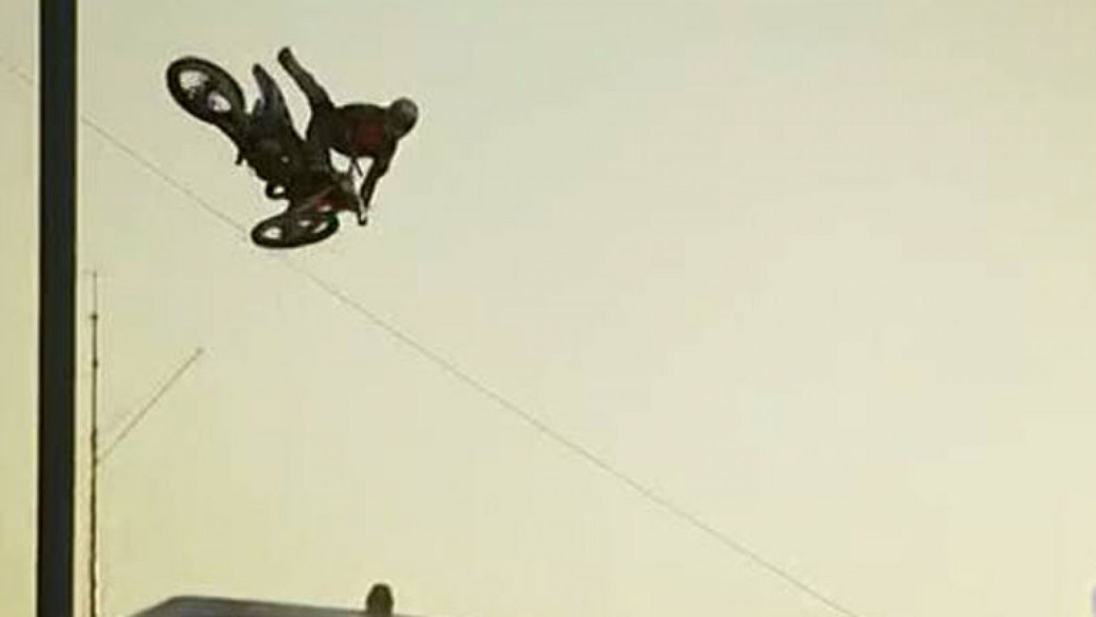 El festival de deporte y cultura urbana de Vigo ,'O Marisquiño', ha reunido a mil deportistas y a 85.000 aficionados para disfrutar de pruebas tan espectaculares como el descenso urbano en mountain bike.