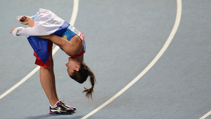 La atleta rusa Yelena Isinbayeva ha puesto punto y final a su carrera de la mejor manera posible, proclamándose campeona del mundo de salto con pértiga en los Mundiales de Moscú 2013.