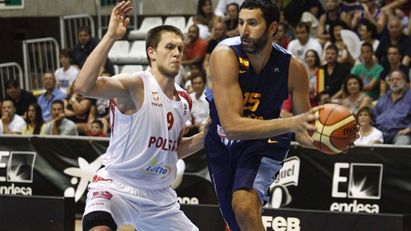 La selección española de baloncesto ha comenzado su preparación para el Eurobasket con una ajustada victoria sobre Polonia por 70-66