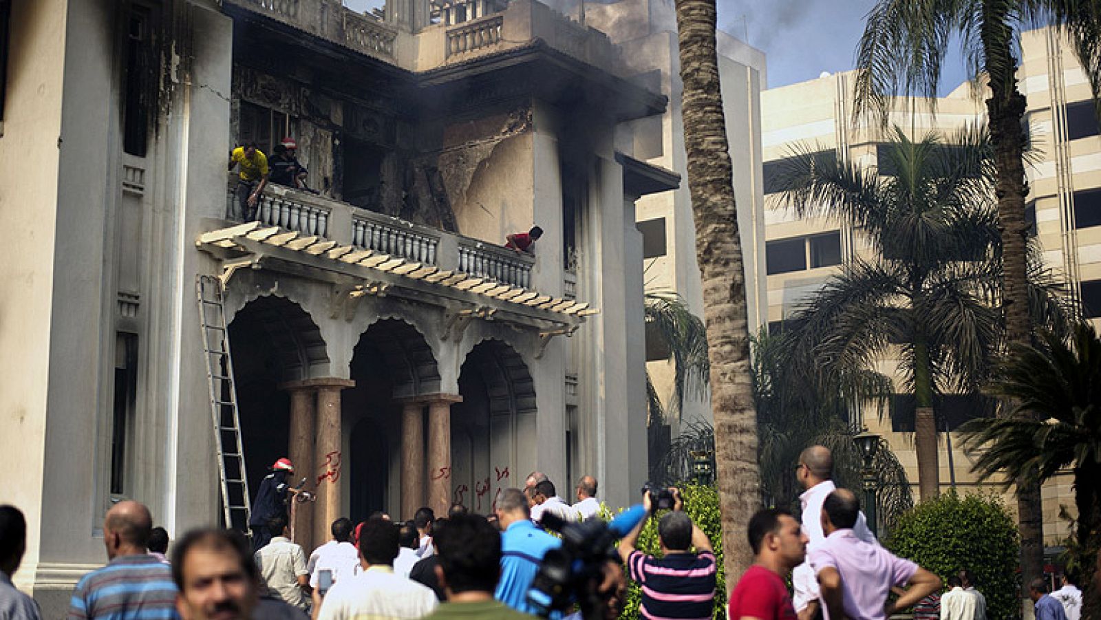 Telediario 1: El desalojo de las acampadas islamistas en El Cairo deja 525 muertos | RTVE Play