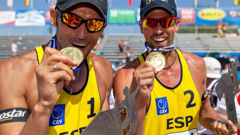 A la pareja de voley playa Herrera y  Gavira, por fín les ha abandonado la suerte, pero la mala, la de las lesiones. Después de ser terceros del ranking mundial en 2010 y 2011 no pasaron de octavos en los pasados Juegos. Pablo se había fracturado la 