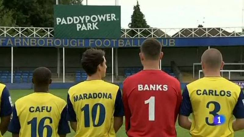 En el modestísimo Farnborough, un equipo amateur de Inglaterra, se han ido al resgistro y ya que lo hacían lo han hecho a lo grande. Contarán en sus filas la próxima temporada con Pelé, Messi, Beckenbauer y Cruyff entre otros. Un equipazo, aunque sea