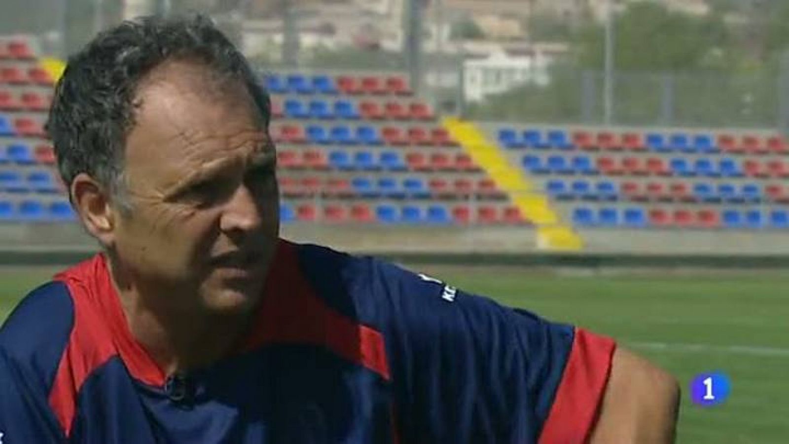 El nuevo técnico del Levante, Joaquín Caparrós, se estrena en una de las peores plazas posibles, el Camp Nou. Para el debut, el técnico sevillano confía en que su equipo de la cara.