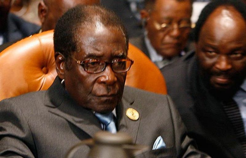 En Egipto, la Unión Africana celebra su cumbre en medio de la crisis política en Zimbabue, con la presencia del autoproclamado presidente Robert Mugabe