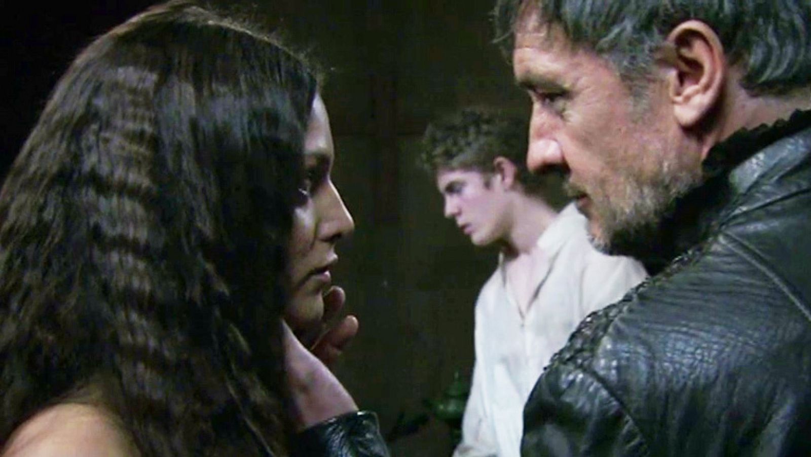 Águila Roja - Nuño no puede olvidar el beso de Irene | Ver