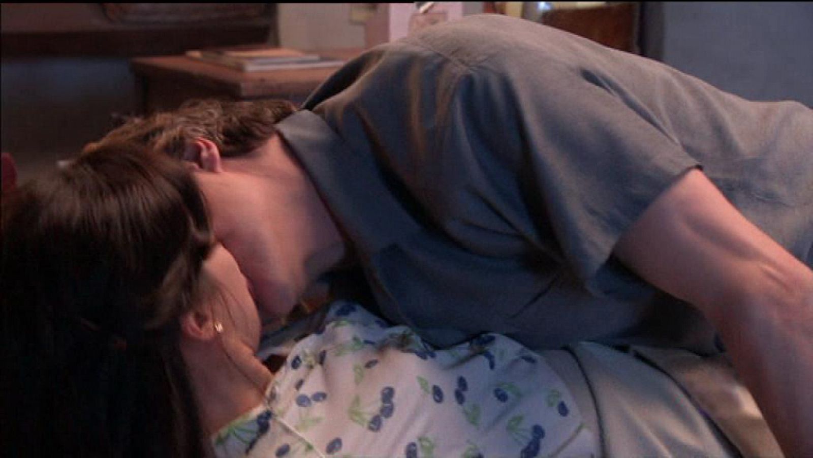 Jesús se lanza a por Sofía (Capítulo 70)