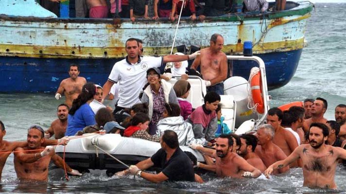 Telediario 1 - Inmigrantes en las costas italianas