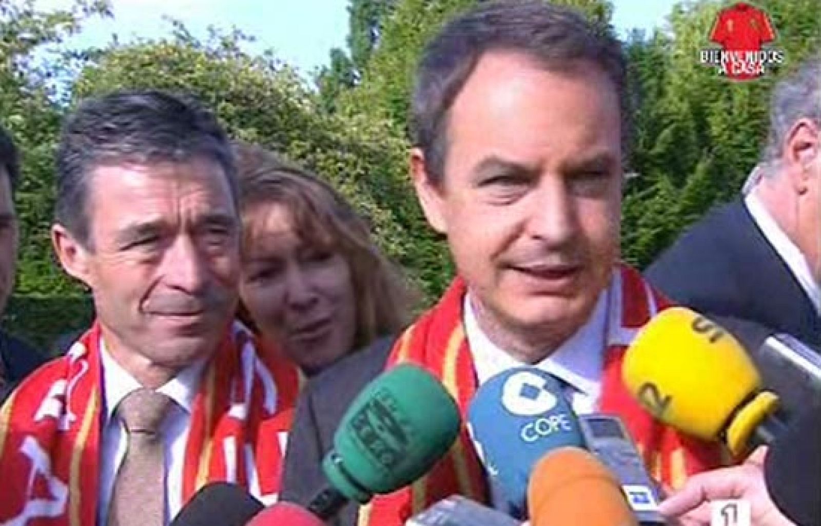  Los políticos también celebran la victoria de la selección. 24 horas después, distintos líderes de diferentes grupos políticos analizan el éxito conseguido por el equipo nacional de fútbol.