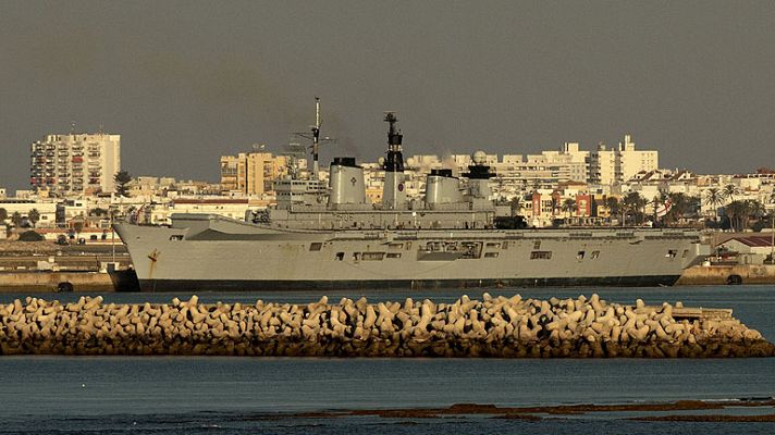 Informativo 24h - El buque insignia de la Armada británica llega a Rota en medio de las disputas sobre Gibraltar
