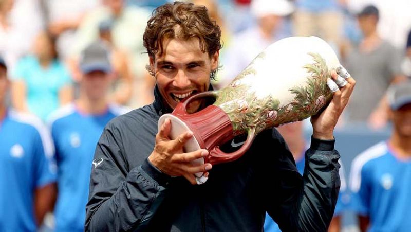 El mejor Rafa Nadal ha vuelto. Ha vencido al estadounidense John Isner frente a su público y en el terreno que mejor se desenvuelve, el tie break. Con un doble 7-6 Nadal ha conseguido, por fin, morder el Masters 1000 de Cincinnati, uno de los trofeos