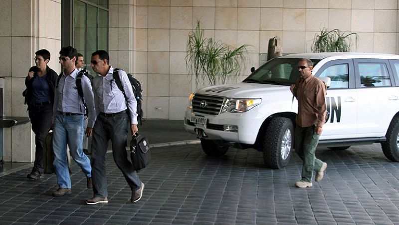  Una oleada de refugiados  sirios cruzan la frontera hacia Irak huyendo del conflicto armado. Una oleada de refugiados  sirios cruzan la frontera hacia Irak huyendo del conflicto armado. Un grupo de expertos de Naciones Unidas ha llegado  a Siria par